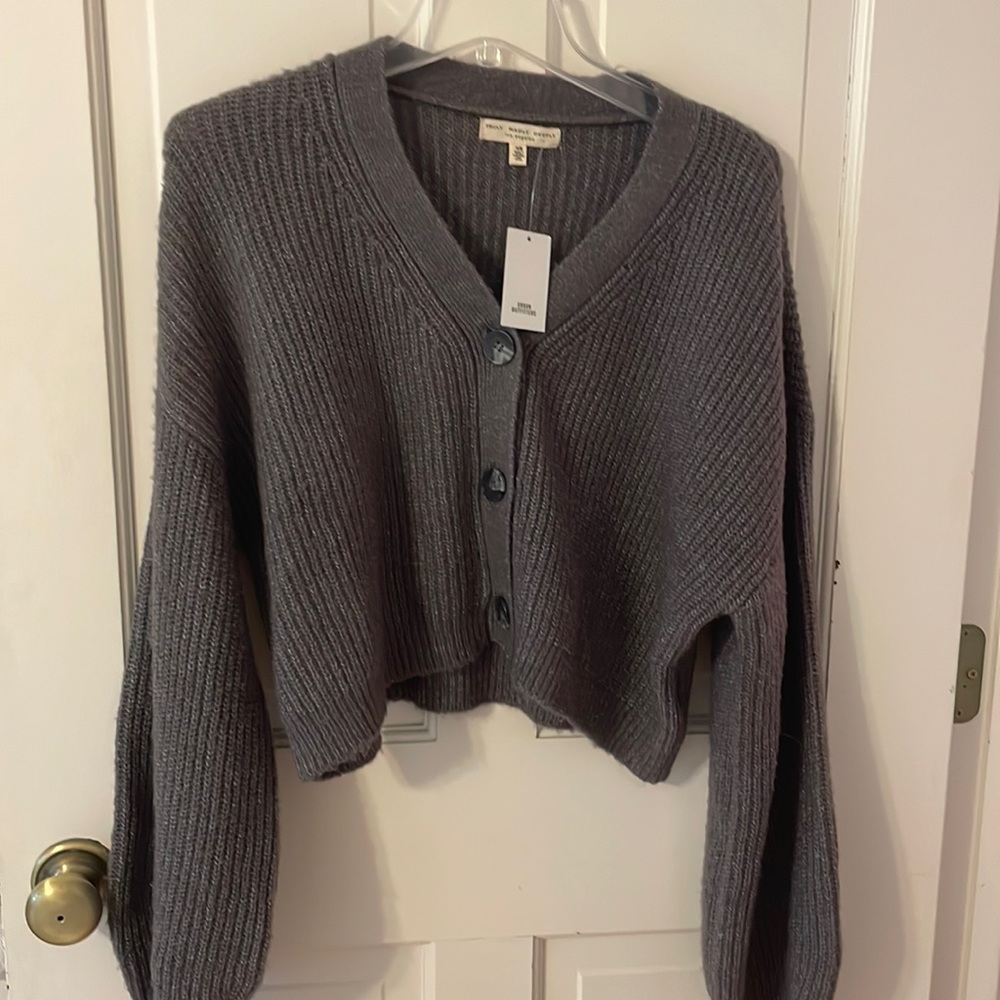 Urban outfitters women’s gray super soft crop type sweater